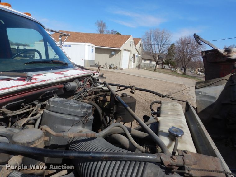 image for item HE9582 1999 Ford F800  dump flatbed truck