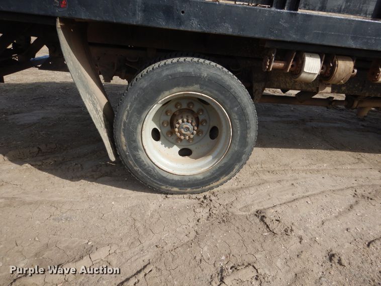 image for item HE9582 1999 Ford F800  dump flatbed truck