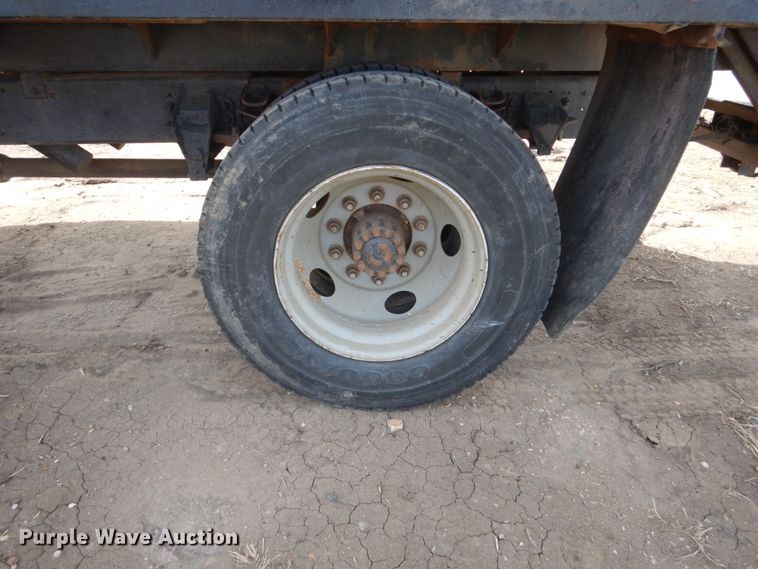 image for item HE9582 1999 Ford F800  dump flatbed truck