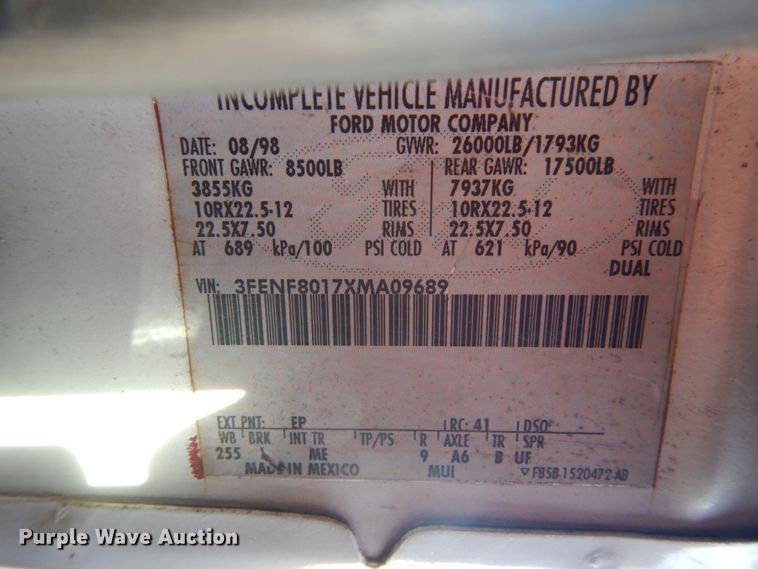 image for item HE9582 1999 Ford F800  dump flatbed truck