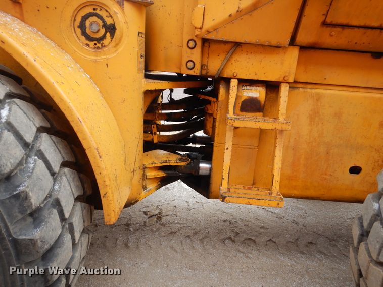 image for item HE9585 1980 John Deere 644BA  wheel loader