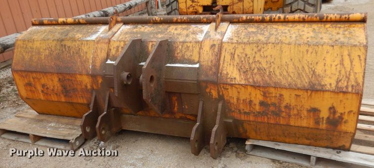 image for item HE9586 120"W loader bucket