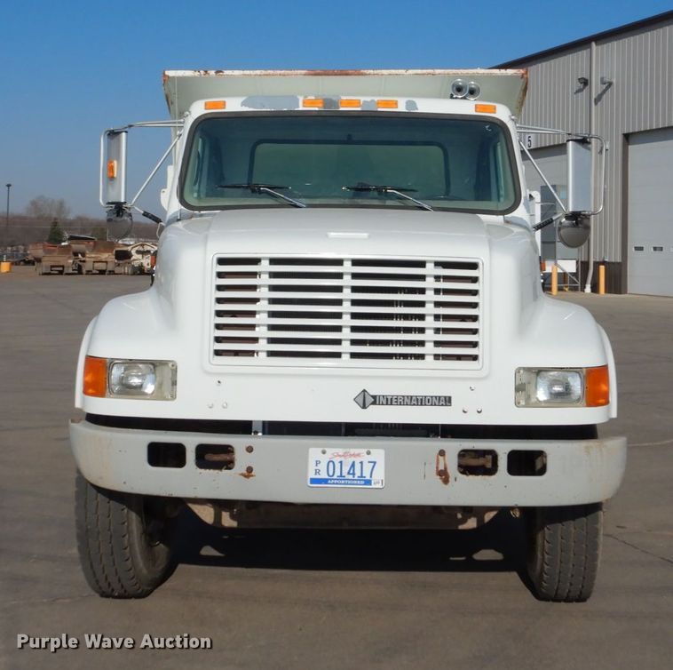 image for item HE9593 1996 International 4900  dump truck