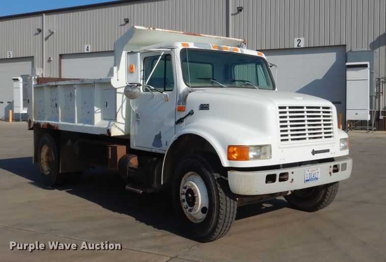 image for item HE9593 1996 International 4900  dump truck
