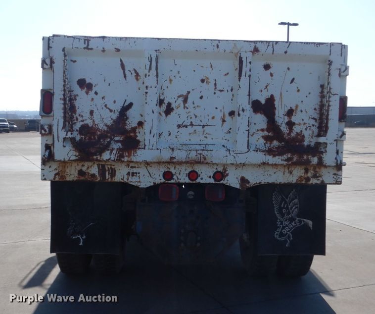 image for item HE9593 1996 International 4900  dump truck