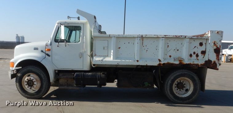image for item HE9593 1996 International 4900  dump truck