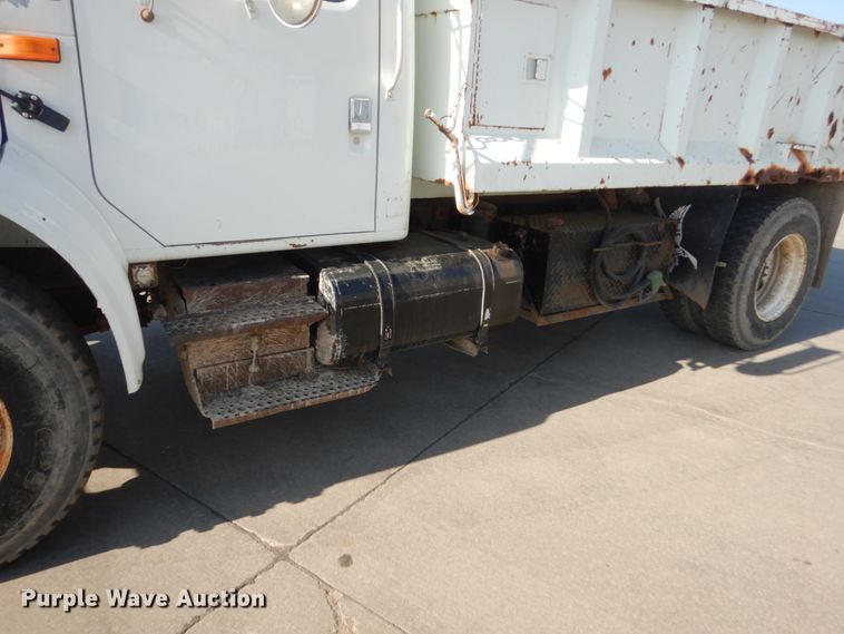 image for item HE9593 1996 International 4900  dump truck