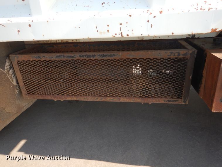 image for item HE9593 1996 International 4900  dump truck