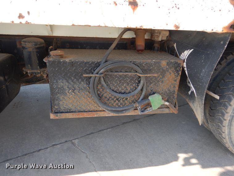 image for item HE9593 1996 International 4900  dump truck