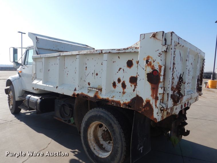 image for item HE9593 1996 International 4900  dump truck