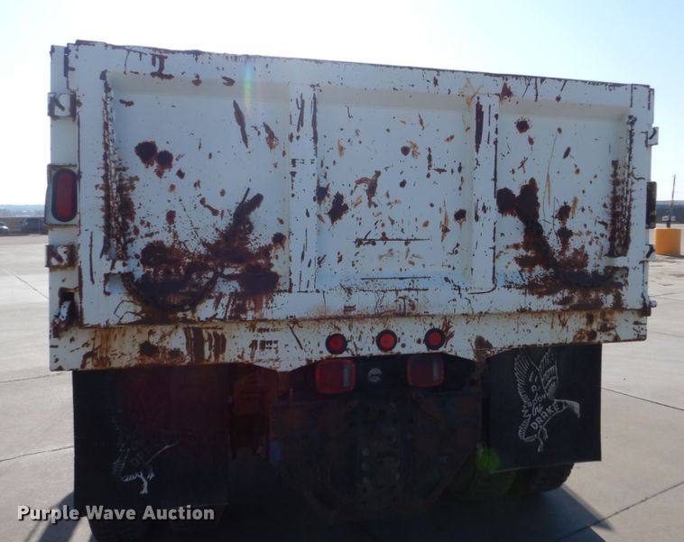 image for item HE9593 1996 International 4900  dump truck