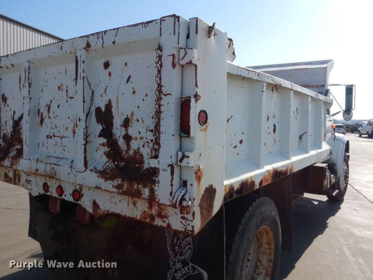 image for item HE9593 1996 International 4900  dump truck