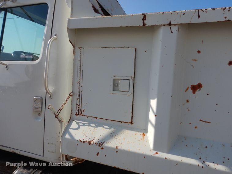 image for item HE9593 1996 International 4900  dump truck