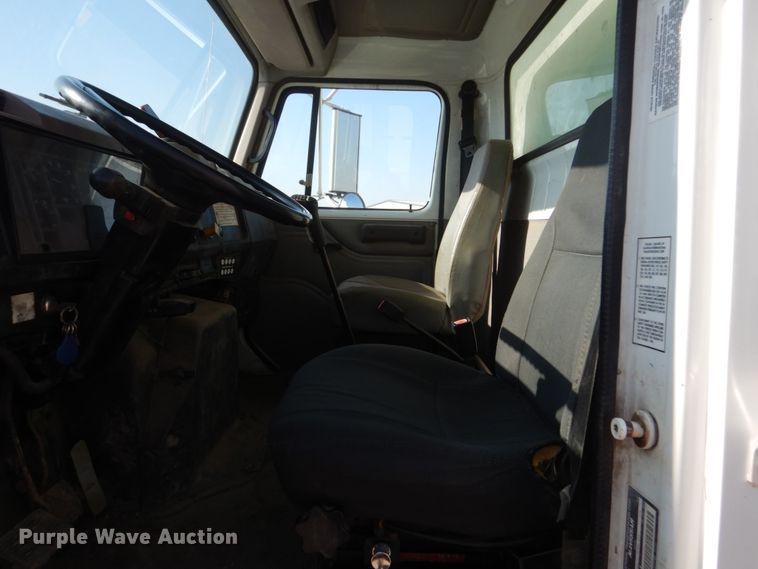 image for item HE9593 1996 International 4900  dump truck