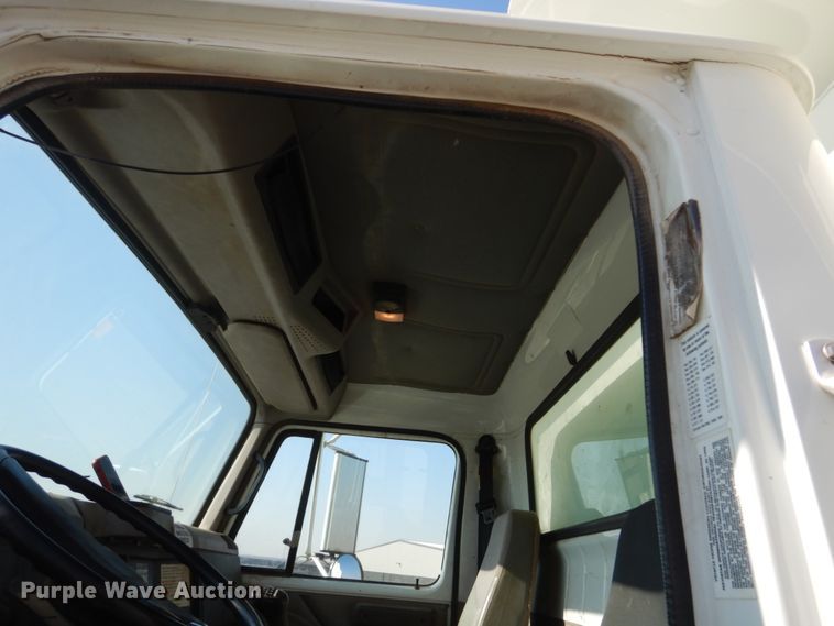 image for item HE9593 1996 International 4900  dump truck