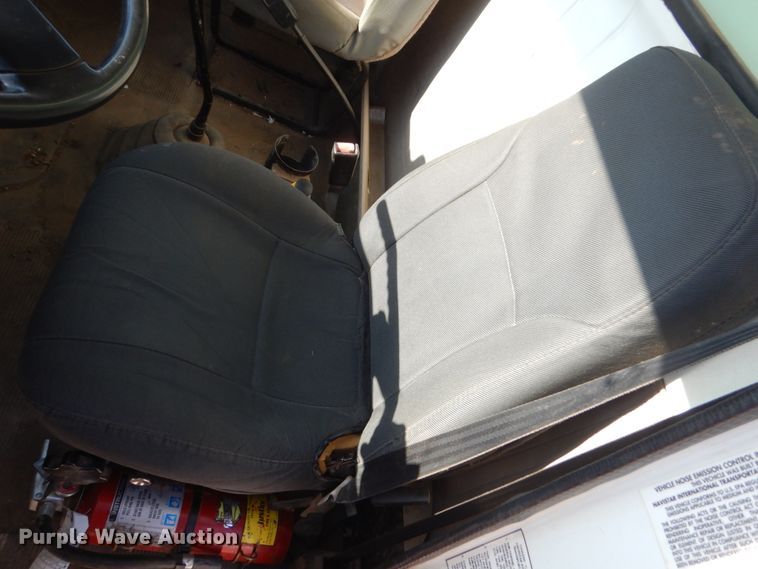 image for item HE9593 1996 International 4900  dump truck