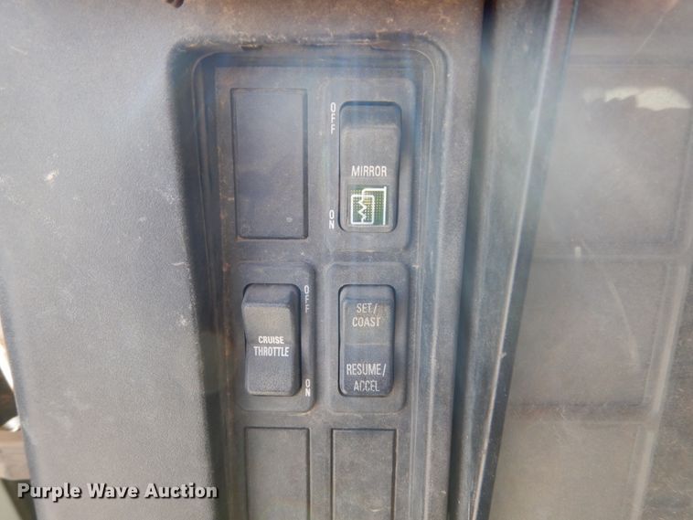 image for item HE9593 1996 International 4900  dump truck