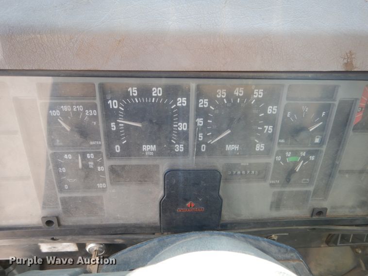 image for item HE9593 1996 International 4900  dump truck