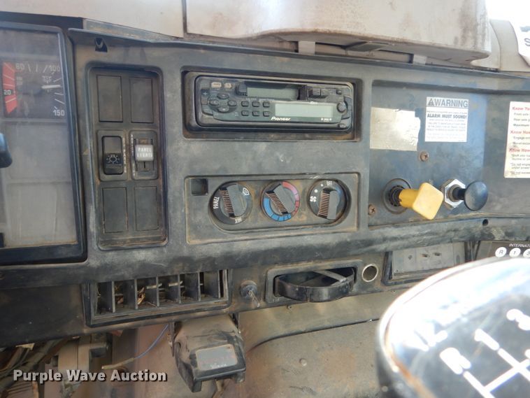 image for item HE9593 1996 International 4900  dump truck