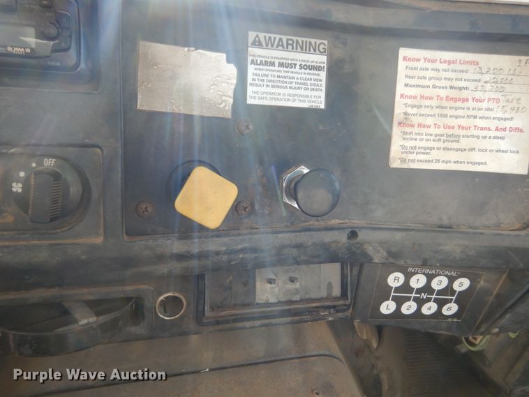 image for item HE9593 1996 International 4900  dump truck