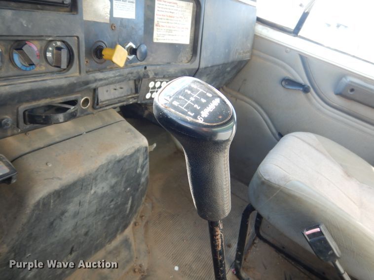 image for item HE9593 1996 International 4900  dump truck