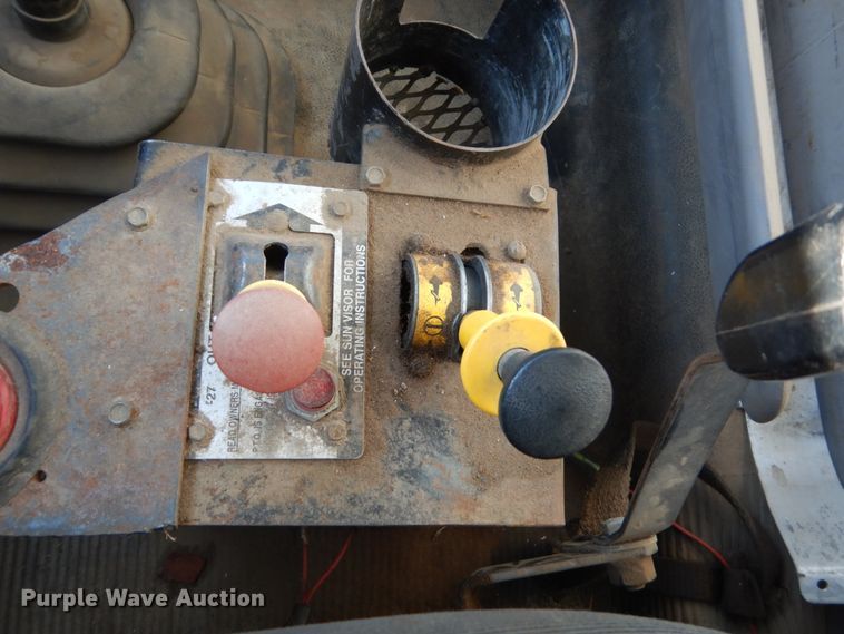 image for item HE9593 1996 International 4900  dump truck