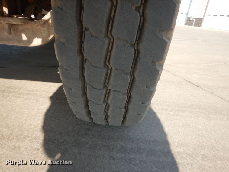 image for item HE9593 1996 International 4900  dump truck