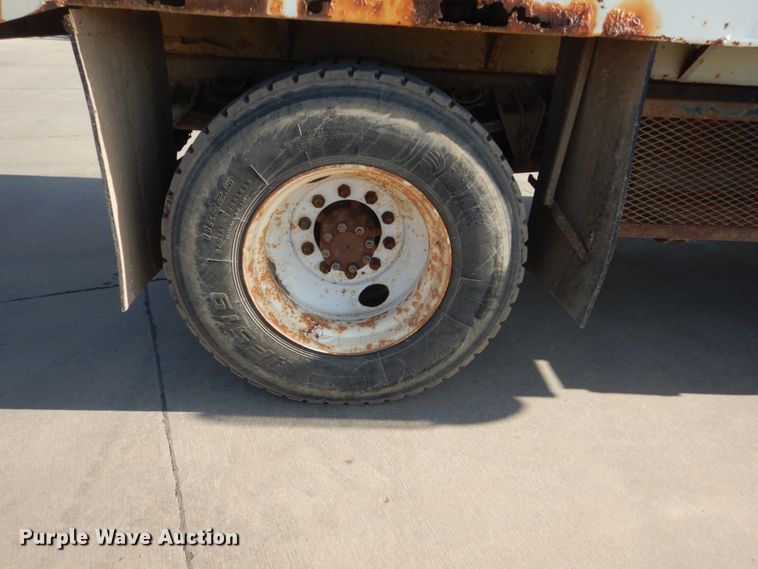 image for item HE9593 1996 International 4900  dump truck