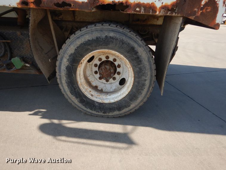 image for item HE9593 1996 International 4900  dump truck