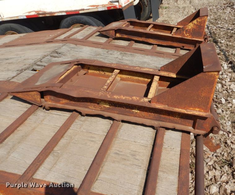 image for item HE9594 1996 Load King 202LT equipment trailer