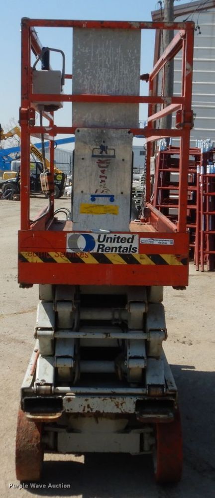 image for item HE9596 2000 Sky Jack SJIII 3226  scissor lift