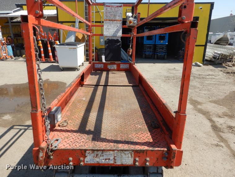 image for item HE9596 2000 Sky Jack SJIII 3226  scissor lift