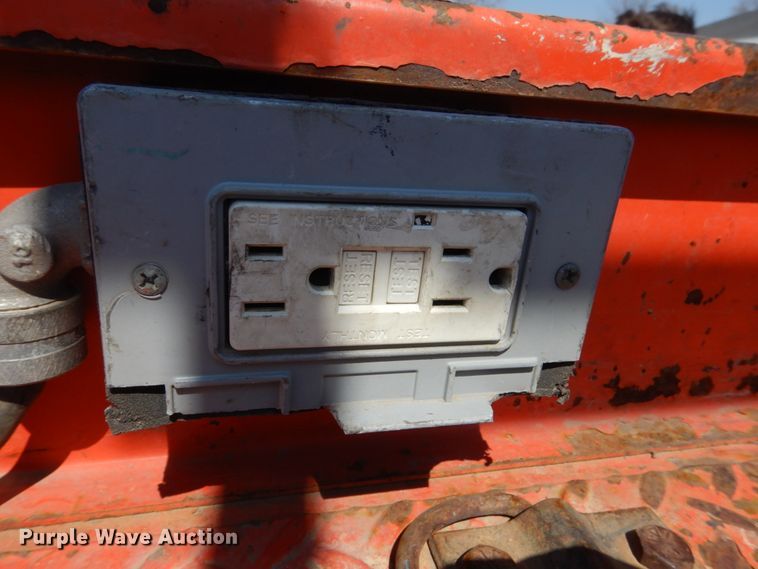 image for item HE9596 2000 Sky Jack SJIII 3226  scissor lift