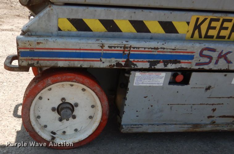 image for item HE9596 2000 Sky Jack SJIII 3226  scissor lift