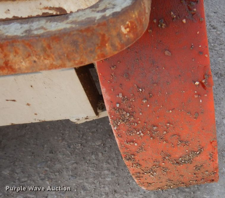 image for item HE9596 2000 Sky Jack SJIII 3226  scissor lift