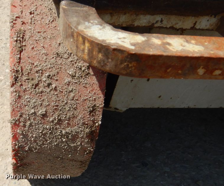 image for item HE9596 2000 Sky Jack SJIII 3226  scissor lift