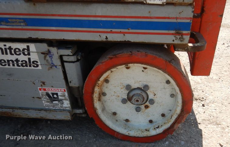 image for item HE9596 2000 Sky Jack SJIII 3226  scissor lift