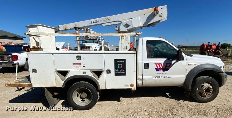 image for item HE9816 2005 Ford F450 Super Duty  bucket truck