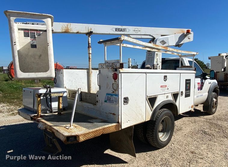 image for item HE9816 2005 Ford F450 Super Duty  bucket truck