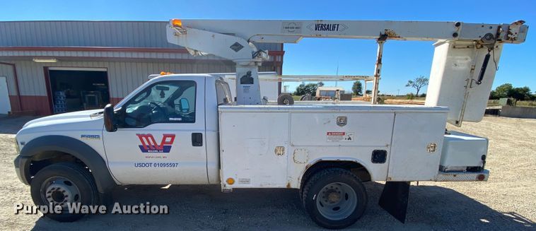 image for item HE9816 2005 Ford F450 Super Duty  bucket truck