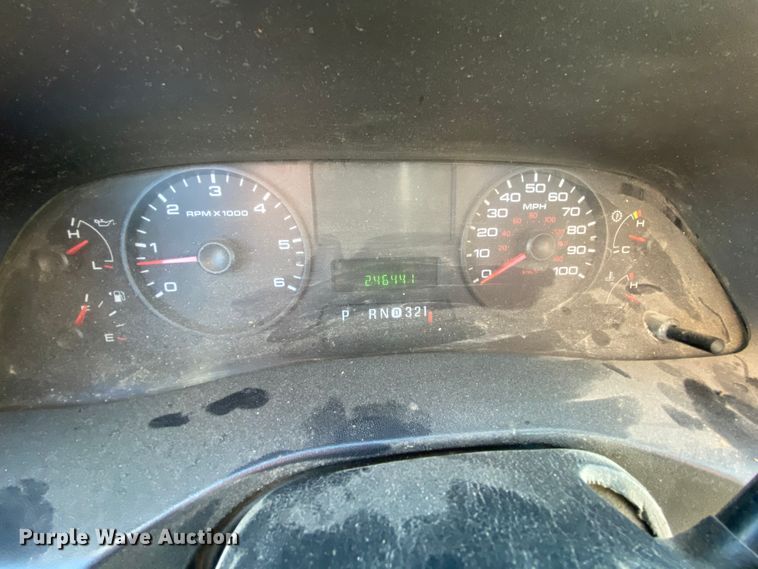 image for item HE9816 2005 Ford F450 Super Duty  bucket truck