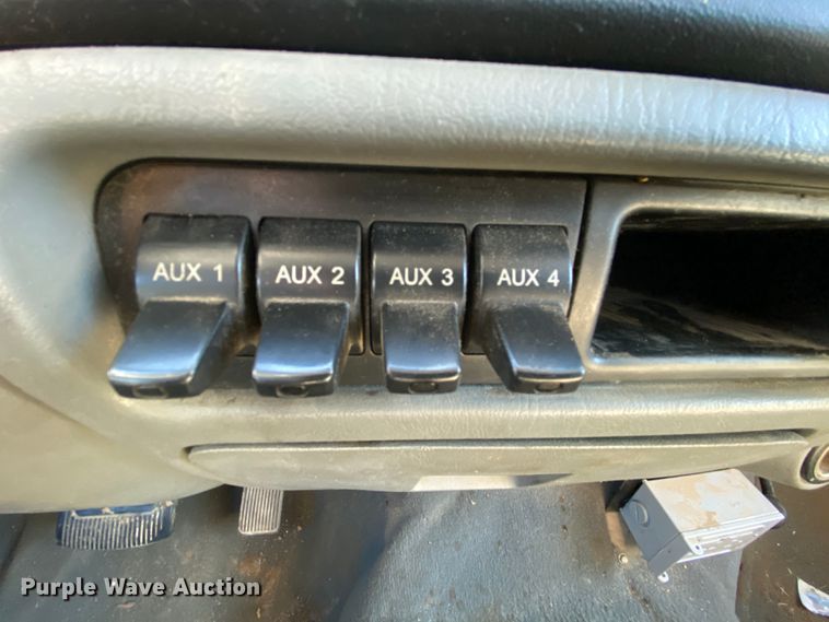 image for item HE9816 2005 Ford F450 Super Duty  bucket truck