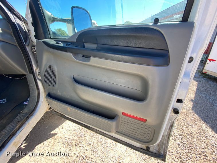 image for item HE9816 2005 Ford F450 Super Duty  bucket truck