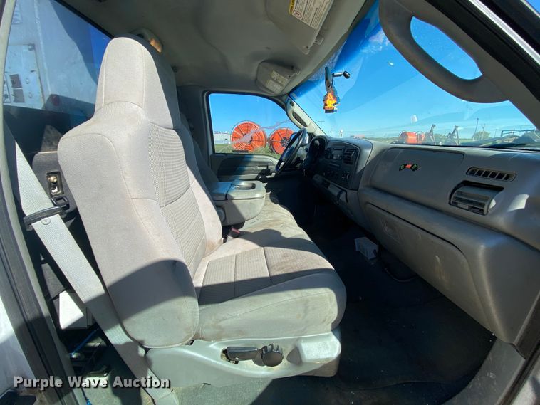 image for item HE9816 2005 Ford F450 Super Duty  bucket truck