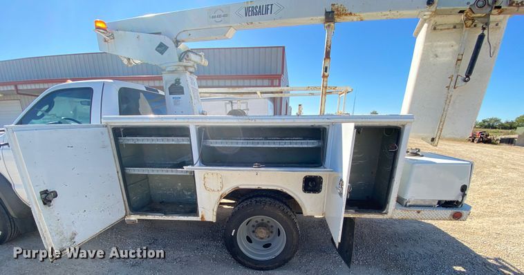 image for item HE9816 2005 Ford F450 Super Duty  bucket truck