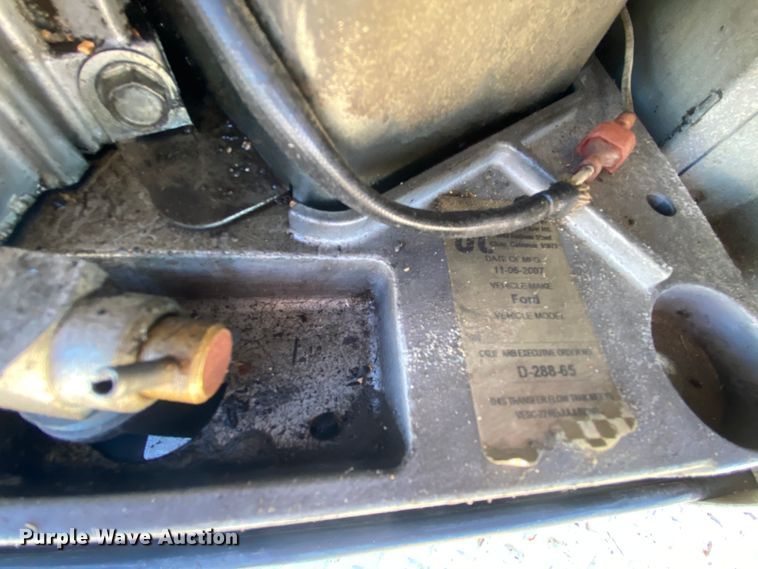 image for item HE9816 2005 Ford F450 Super Duty  bucket truck