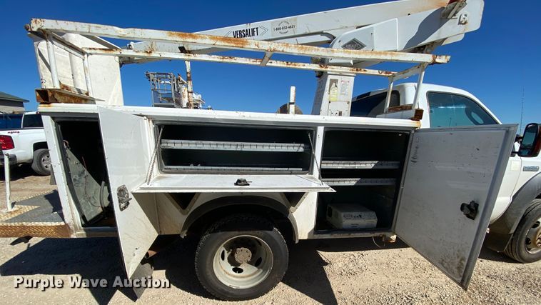 image for item HE9816 2005 Ford F450 Super Duty  bucket truck