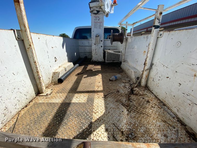 image for item HE9816 2005 Ford F450 Super Duty  bucket truck