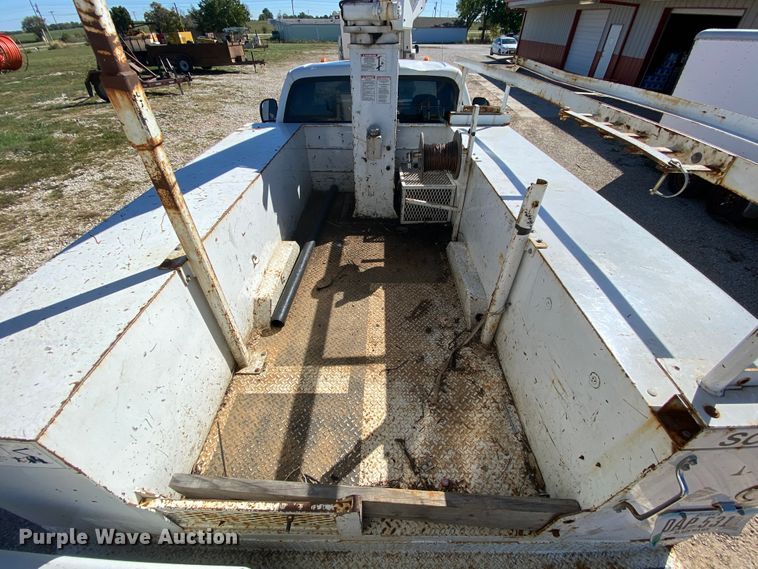 image for item HE9816 2005 Ford F450 Super Duty  bucket truck