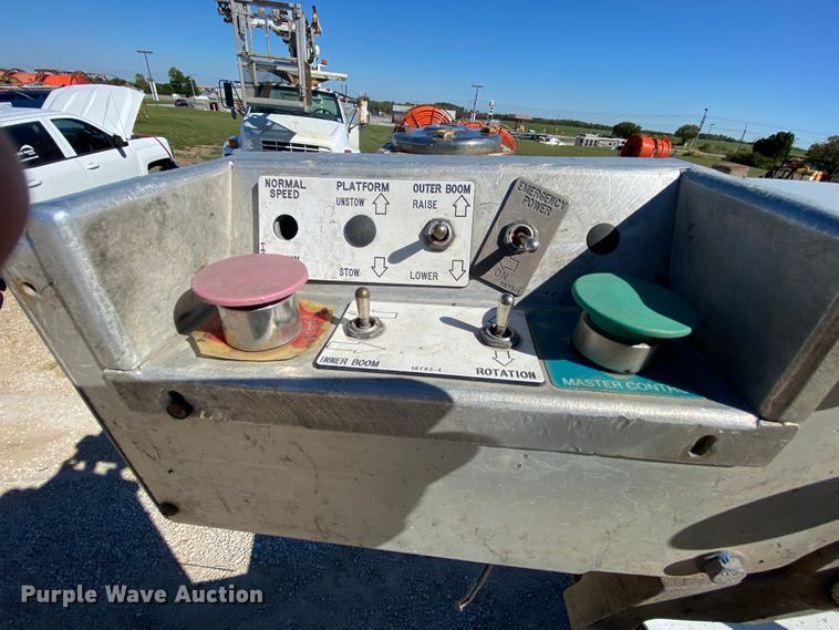 image for item HE9816 2005 Ford F450 Super Duty  bucket truck